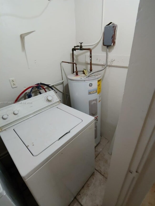 Building Photo - 1465 NE 149th St