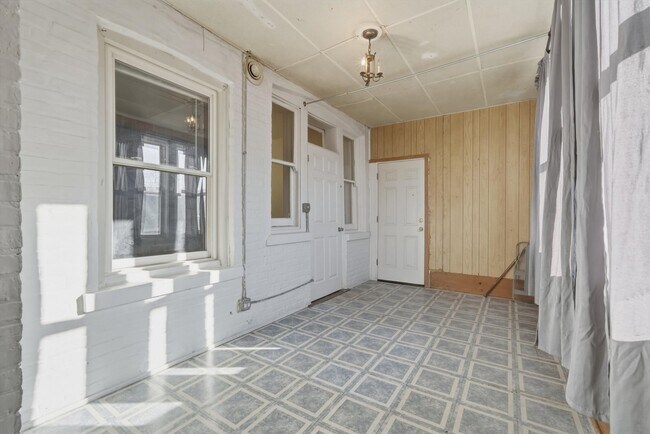 Building Photo - 1140 N Lawndale Ave