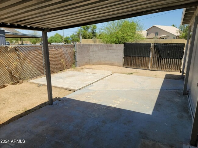 Building Photo - 2749 E Beardsley Rd