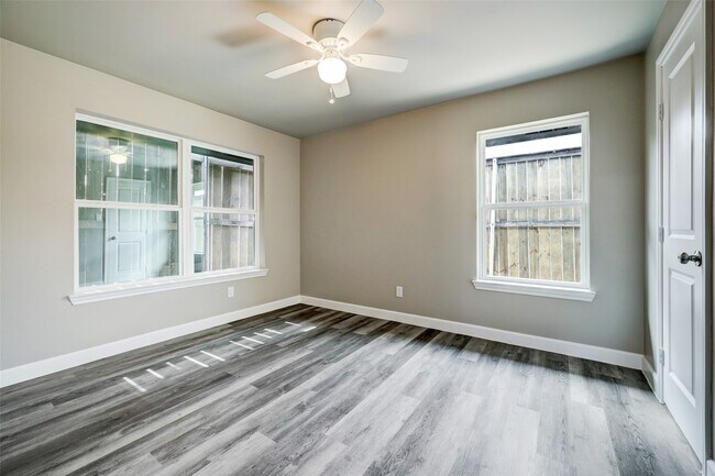 Building Photo - 8817 Emmott Rd
