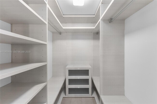 Building Photo - 68 SE 6th St