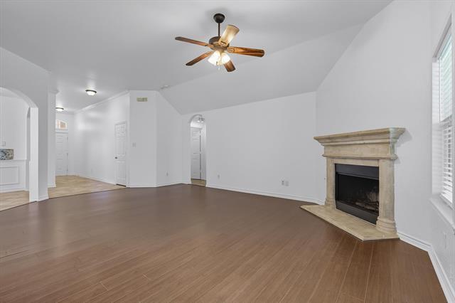 Building Photo - 5904 Meadowglen Dr