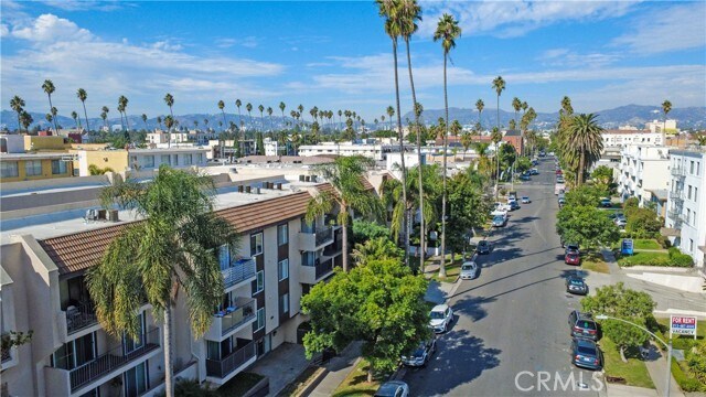 Building Photo - 433 S Manhattan Pl