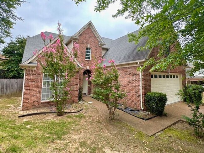 Primary Photo - Fantastic Home In A Great Location! Spacio...