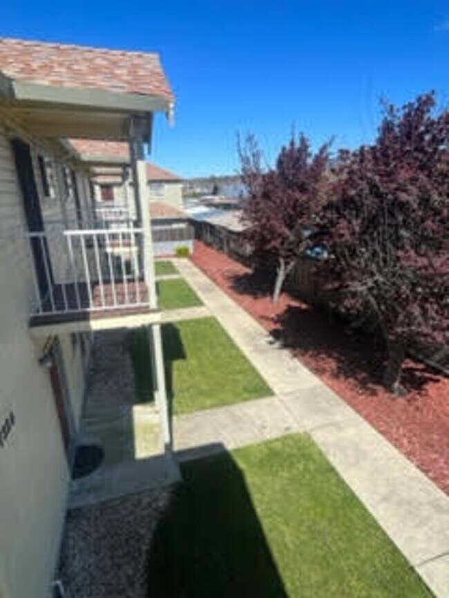 Fresno St Townhomes 7224 Fresno St Oakland CA 94605 Apartment Finder