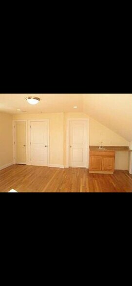 Building Photo - 155 Waverley Ave