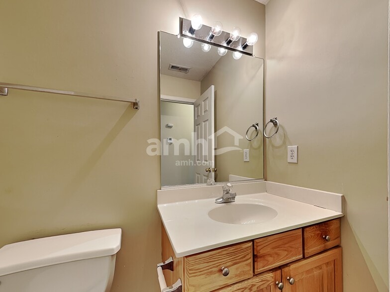 Building Photo - 3321 Dairy Point Dr