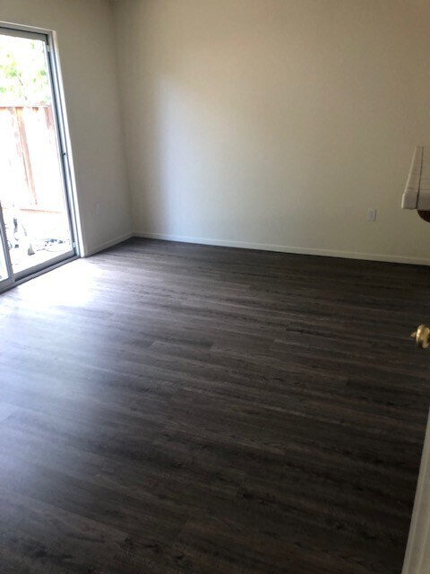 Building Photo - 1101 Vista Pointe Cir
