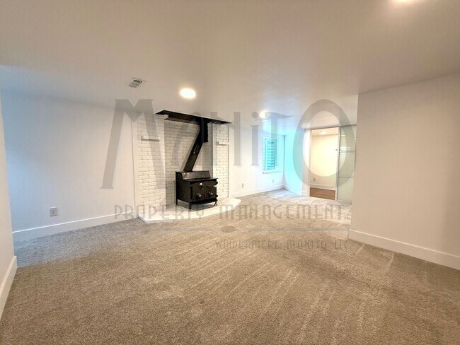Building Photo - Updated Shadle Park Home