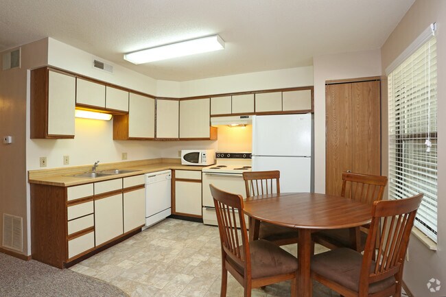 2BR, 1BA - Smith Apartments @ 1012 W Clark