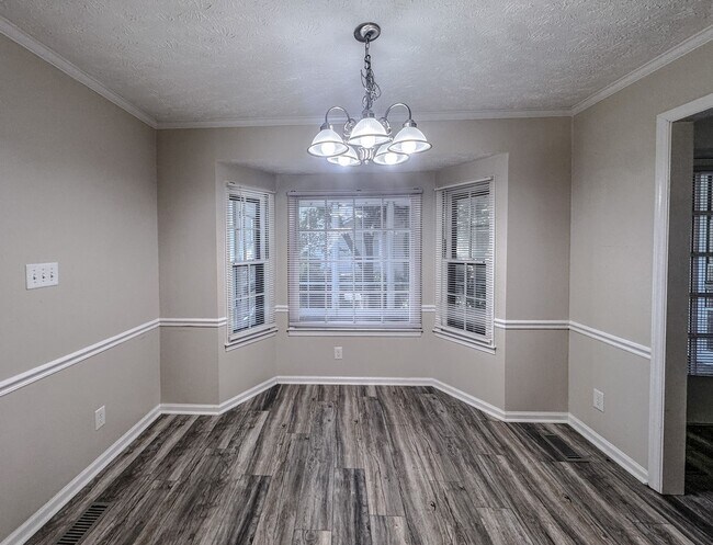 Building Photo - Charming 3 Bed 2.5 Bath Fayetteville Home