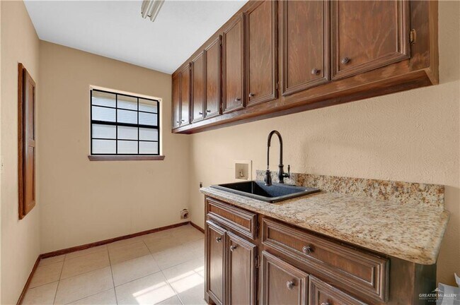 Building Photo - 32 S Cynthia St