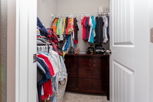 Building Photo - Exquisite 2-Story Home: Luxury Living in Tranquil Cul-de-Sac Setting!!