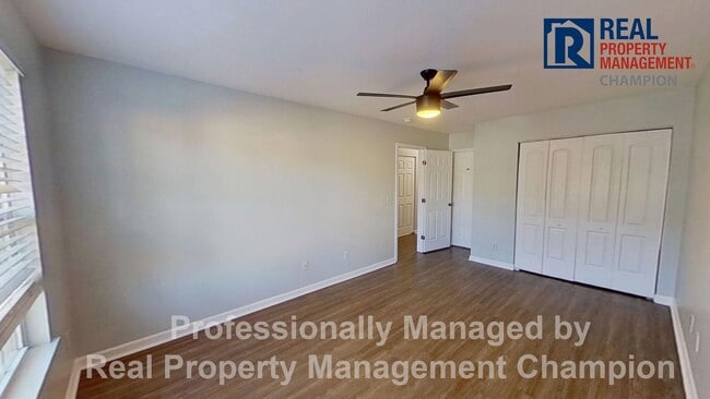 Building Photo - Cute 3 BD/2 BA Townhome Style Near UNCW