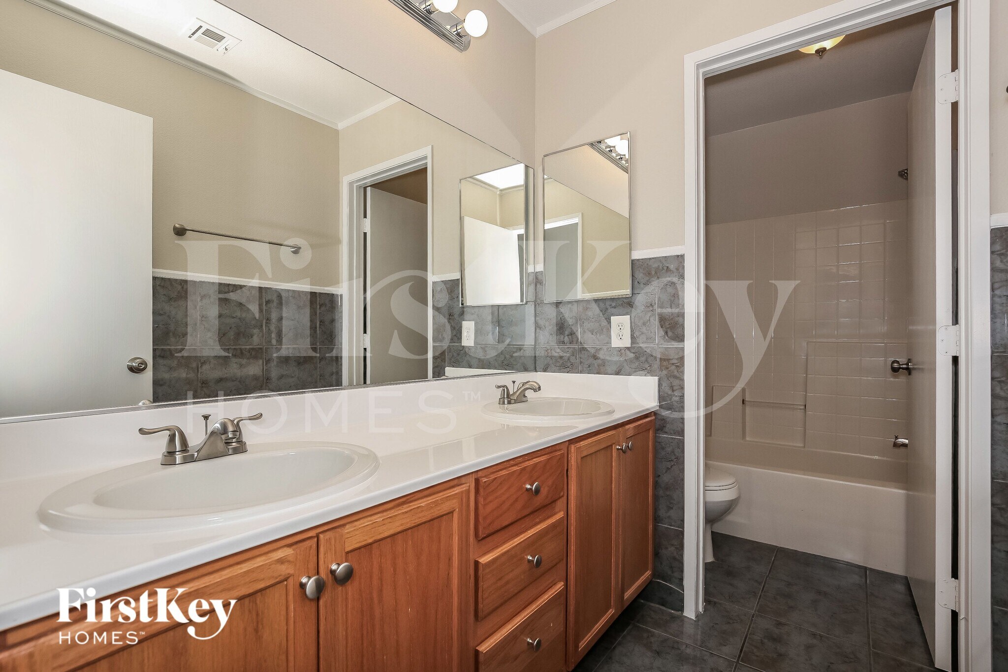 Building Photo - 5443 Lilly Rose Ct