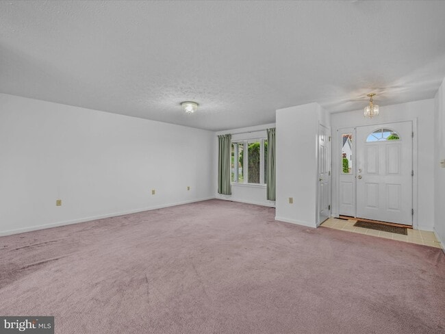 Building Photo - 73 Garden Dr