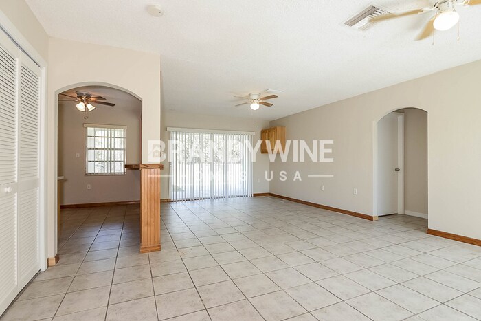 Building Photo - 9923 Woodridge Ct