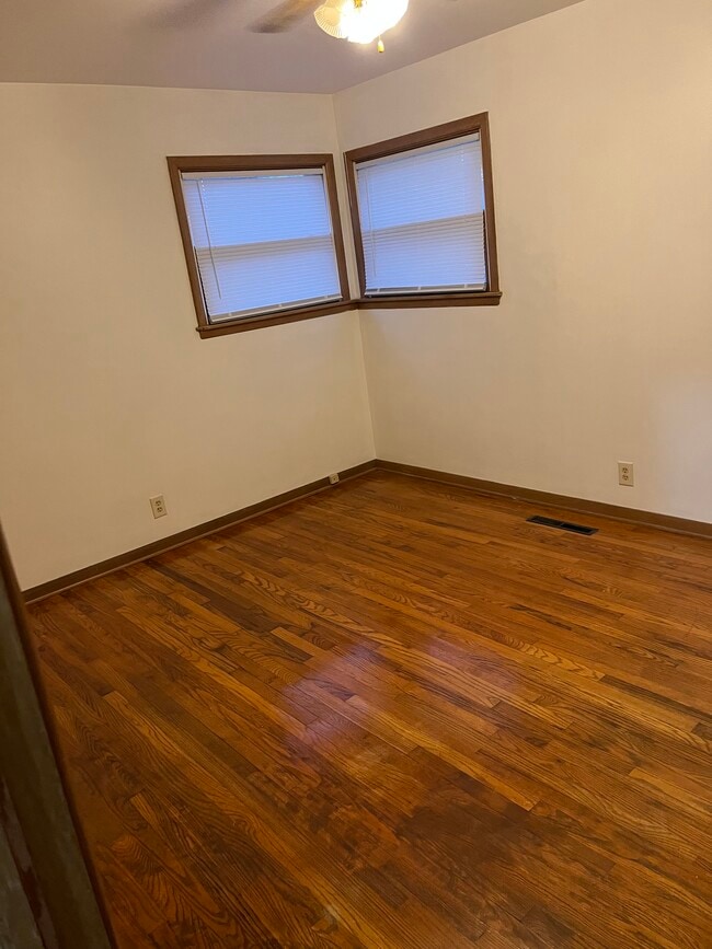 Building Photo - 240 Smith St