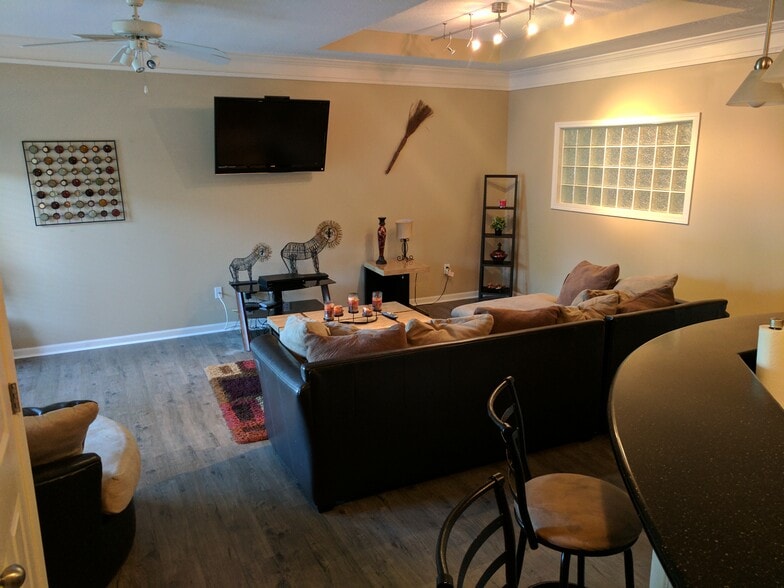 Building Photo - 400 17th Street Northwest