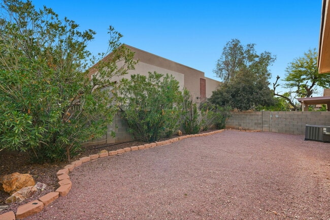 Building Photo - 8123 S Sunny Horizon Pl