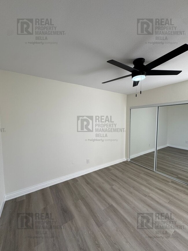 Building Photo - Spacious Single-Story 7-Bedroom Home with Open Layout & Abundant Natural Light