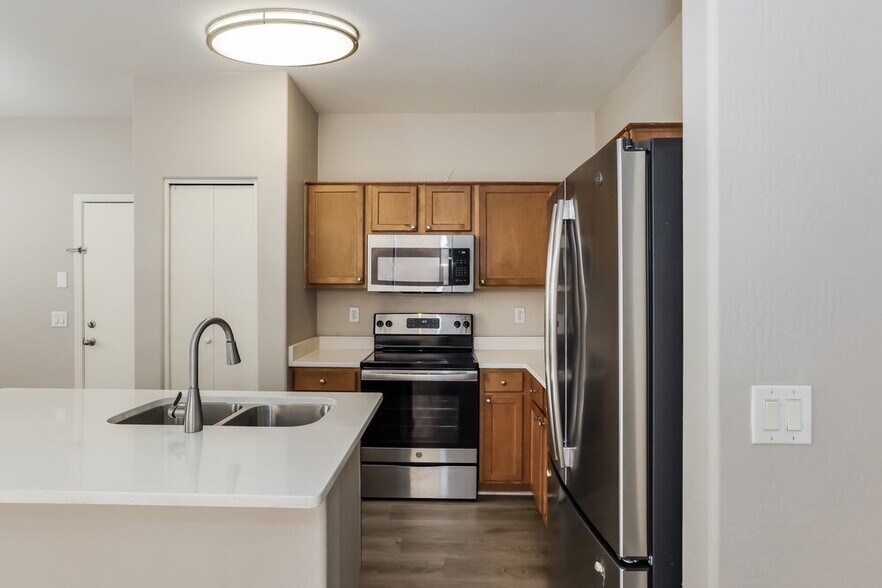 Building Photo - 5208 W Warner St