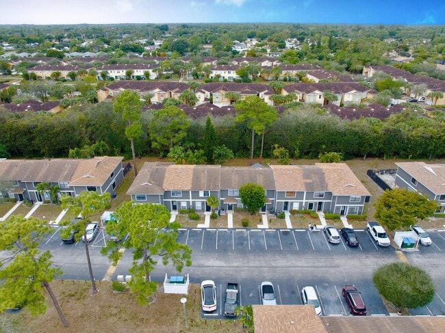 Building Photo - 799 Hill Dr