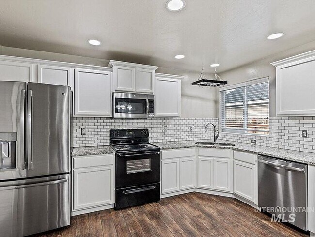 Building Photo - Immaculate/Charming Home in NW Meridian