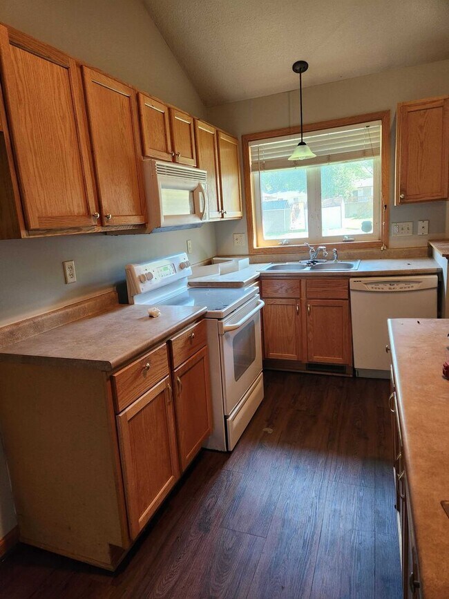 Building Photo - 1040/1044 4th St SE, Forest Lake, MN 55129...