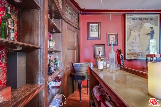 Building Photo - 642 S Bronson Ave