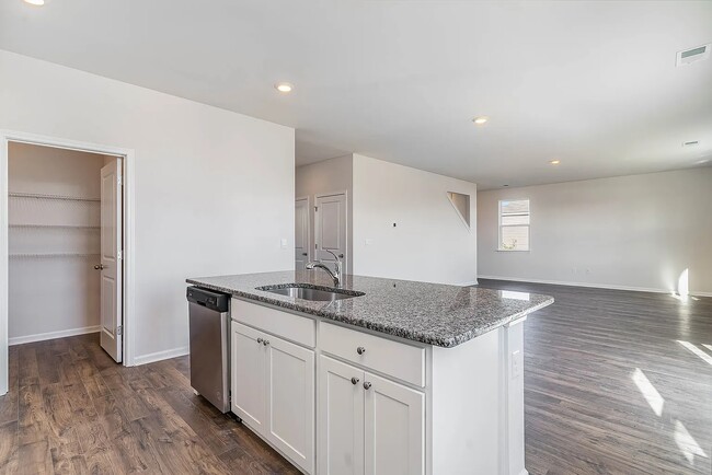 Building Photo - 304 Picnic Basket Pl