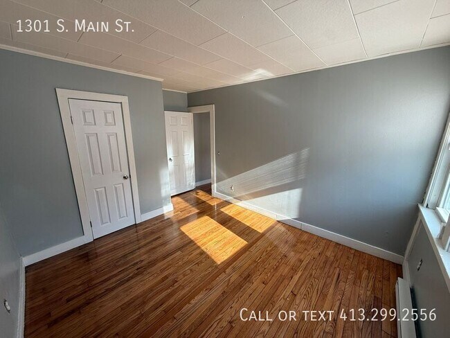 Building Photo - 1301 S Main St