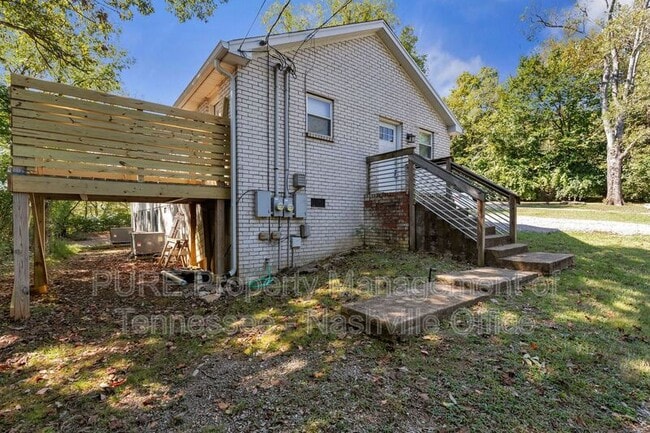 Building Photo - 622 Maplewood Ln