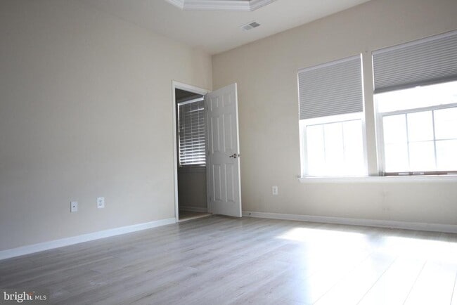 Building Photo - 780 Cherry Bark Lane