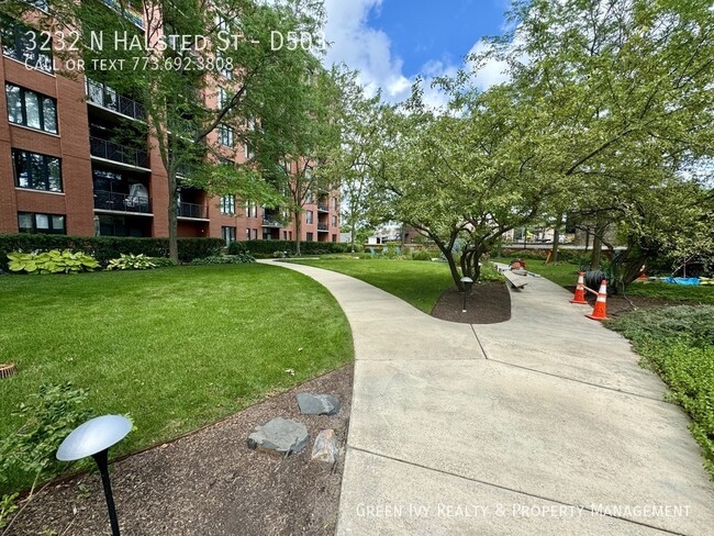 Building Photo - East Lakeview Gem! 2 Bed Condo at Plaza 32...