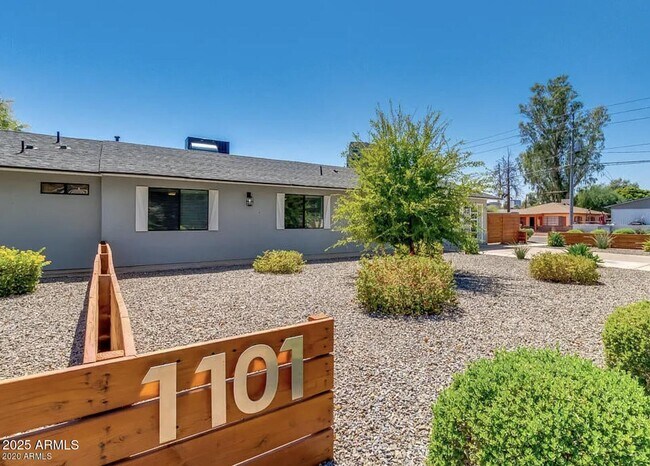 Primary Photo - 1101 E Weldon Ave