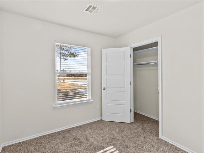 Building Photo - 12517 NE 36th St