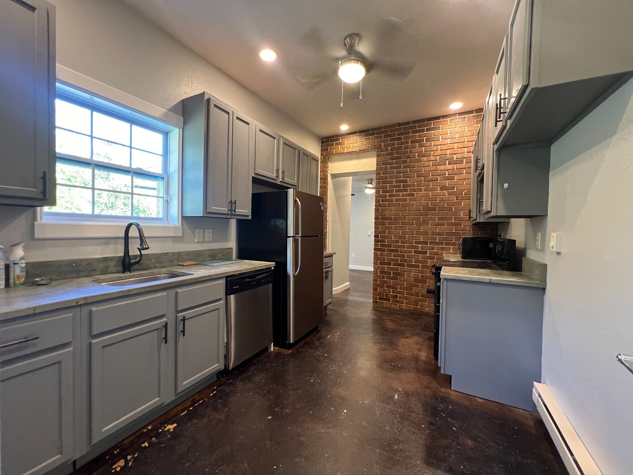 STUDIO 3 - 15837 US-98