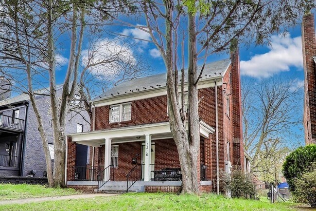 Building Photo - Van Buren St NW