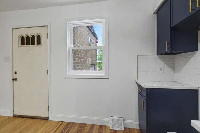 Building Photo - 2106 N Camac St