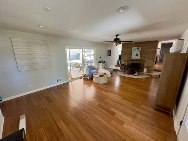 Building Photo - Single Family beauty in Greenville Sound