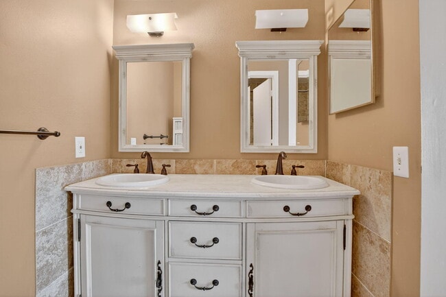 Building Photo - 243 NW 45th Ave