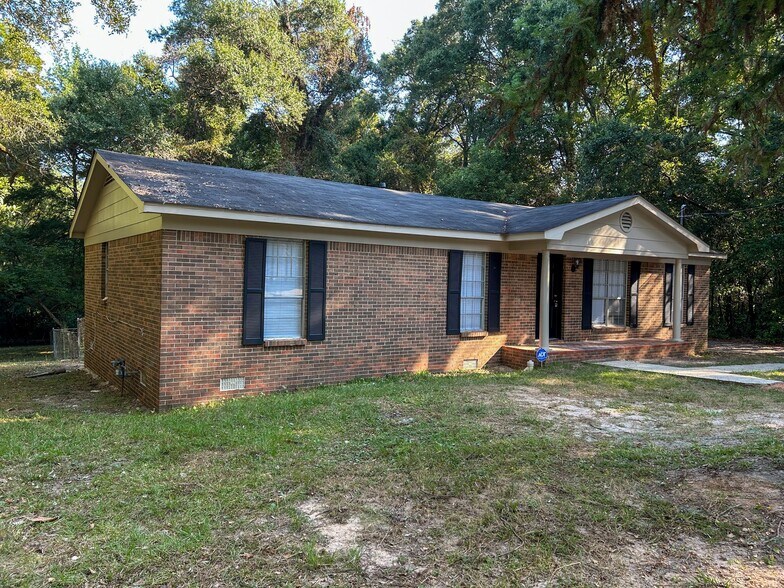 Building Photo - 1716 Northview Dr
