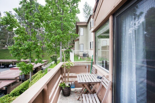 Building Photo - Furnished Condo in Desirable Community in ...
