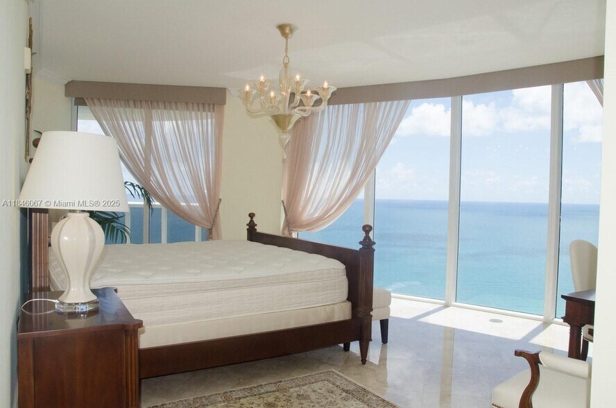 Building Photo - 17201 Collins Ave