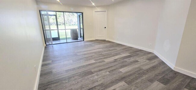 Building Photo - 5539 Courtyard Dr