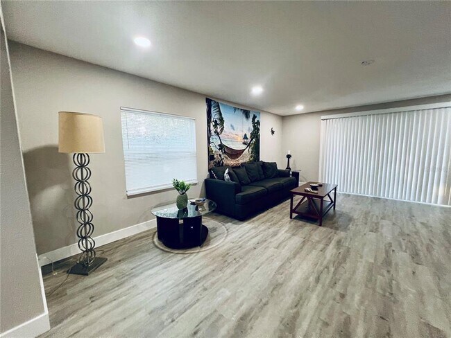 Building Photo - 10341 Kumquat Ln