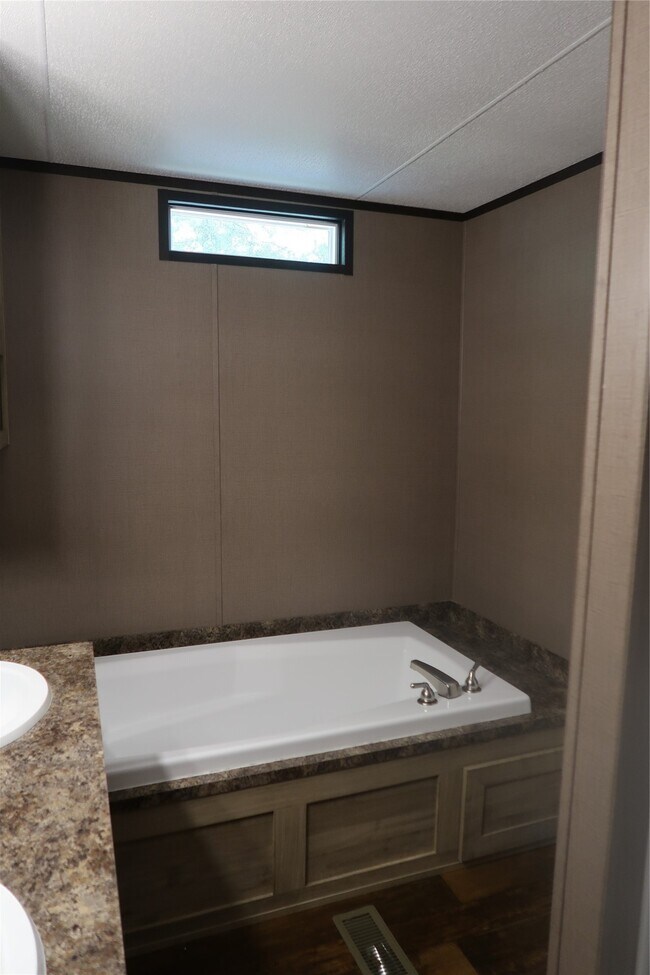 Building Photo - 16338 Crockett Bend Dr