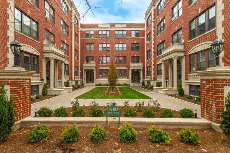 Building Photo - 15A Forest St