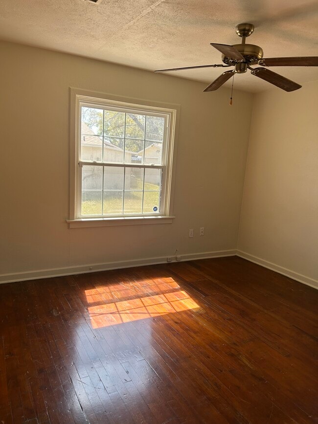 Building Photo - 104 22nd St NE